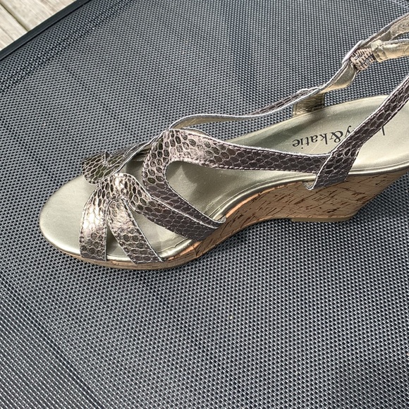 Kelly & Katie  6 1/2 Silver and Cork Wedge Heels - Picture 10 of 10
